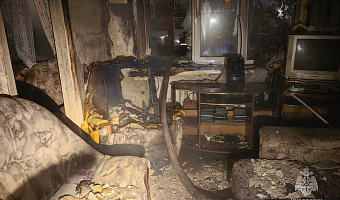 Два человека попали в больницу после пожара в жилой многоэтажке в Донском