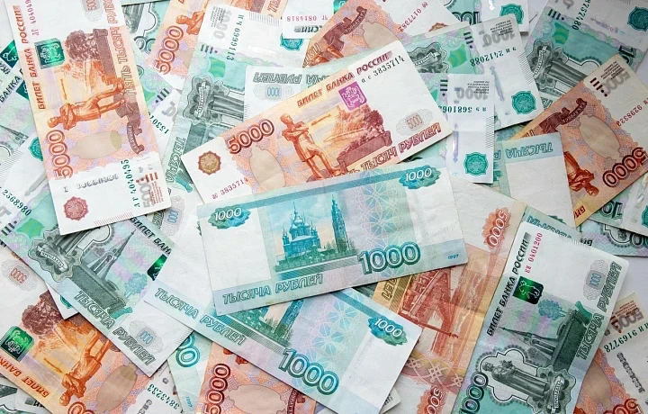 В Арсеньево безработный сын украл со счета матери 159 тысяч рублей