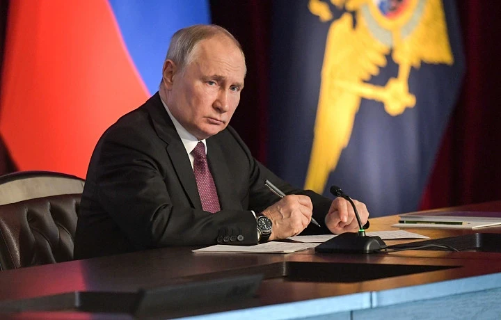 Владимир Путин получил удостоверение президента России