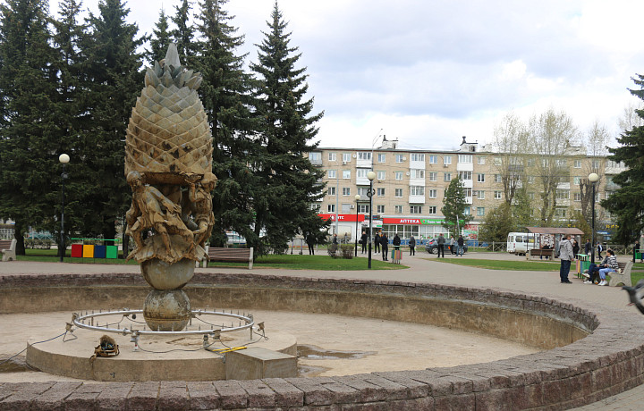 В Новомосковске начали готовить фонтаны к новому сезону