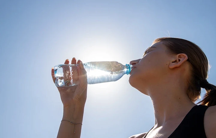 Эксперты назвали норму потребления жидкости в сутки для детей