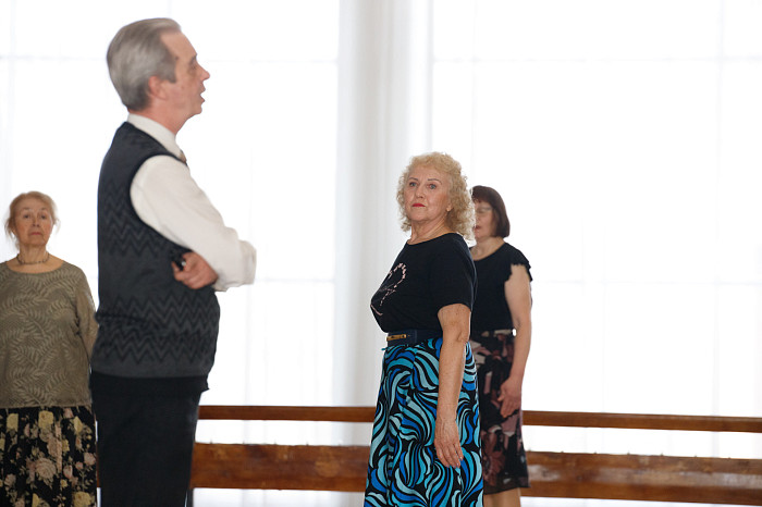А на лавочках у подъезда пусть сидят старики: в Туле уже год работает танцевальная группа для активных пенсионеров