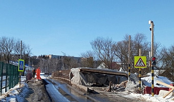В Плавске продолжают ремонтировать мост через реку Плава на улице Урицкого