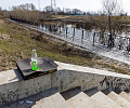 Пролетарская набережная Тулы после «большой воды»: грязь, мусор, коряги – уборка уже идет