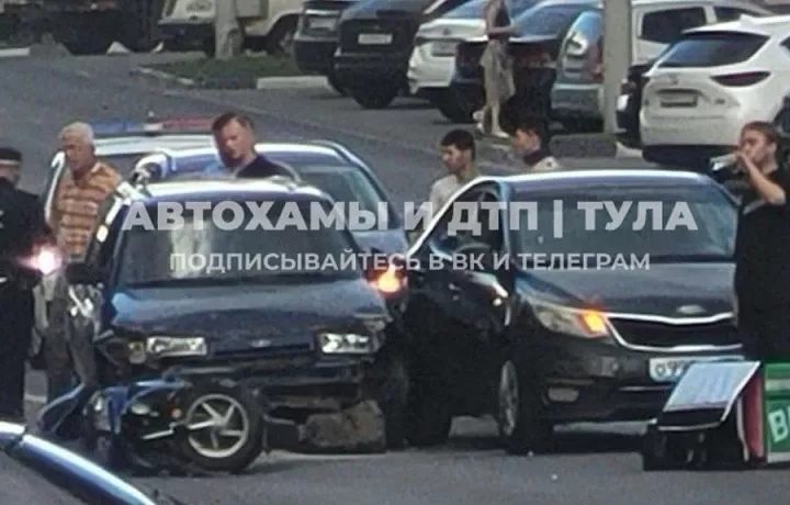 В ДТП с участием скутера и четырех авто в Туле никто не пострадал