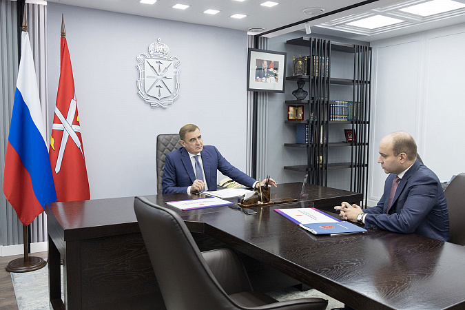 Алексей Дюмин и Вячеслав Федорищев обсудили основные прогнозы развития экономики региона