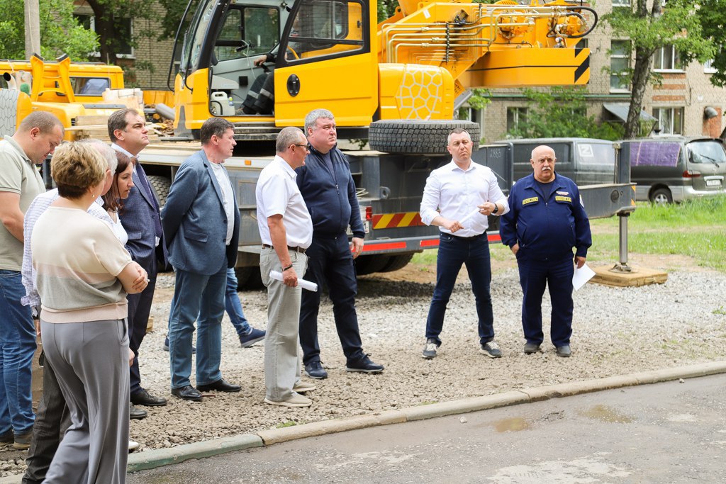 Илья Беспалов проконтролировал ход ремонтных работ в поврежденных домах в Пролетарском округе