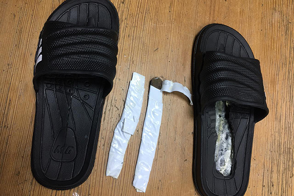 В плавскую колонию пытались передать шлепанцы со спрятанным в подошве наркотиком