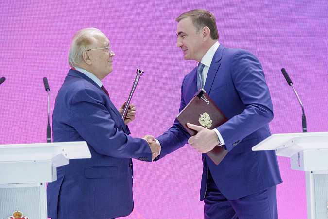 Алексей Дюмин поздравил ректора МГУ Виктора Садовничего с юбилеем