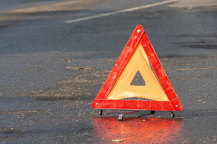 В Тульской области водитель въехал в остановку общественного транспорта