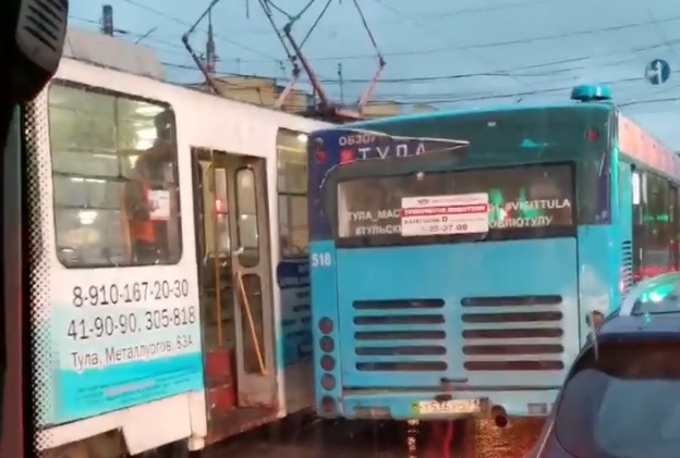 Из-за ДТП автобуса и трамвая в центре Тулы собралась пробка