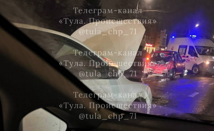 Две легковушки столкнулись в Заречье в Туле