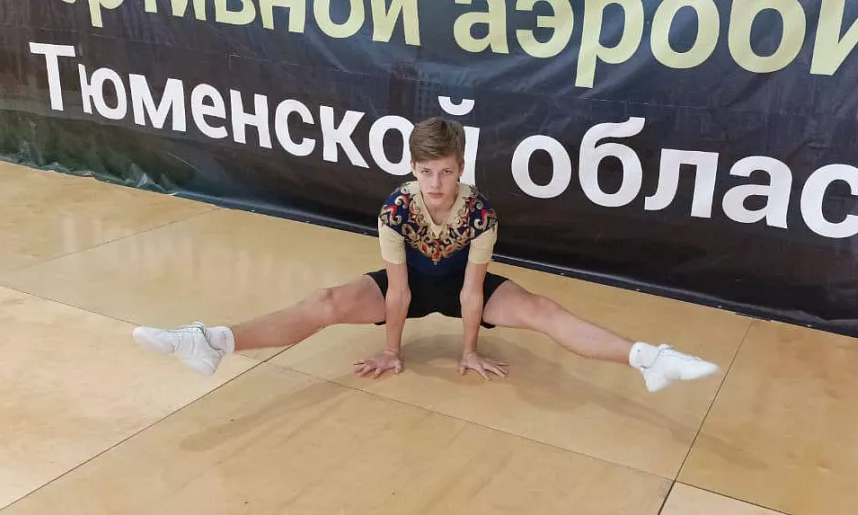 Спортивная аэробика тюмень. Чемпионы по спортивной аэробике. Спортивная аэробика арт. Спортивная аэробика новомосковсовцы. Андрей Тряпников Новомосковск.