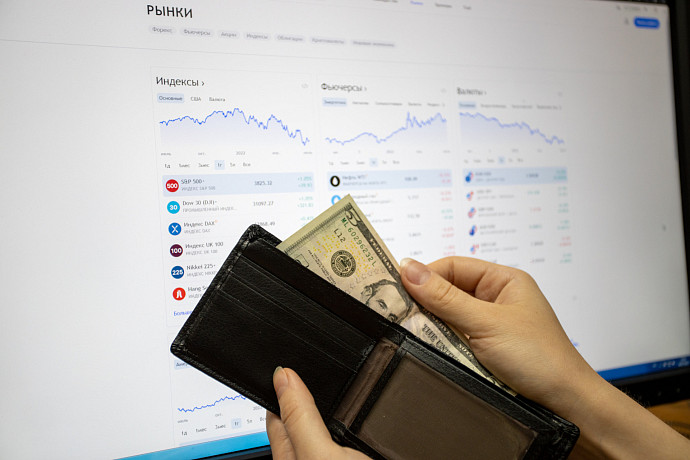 С 13 января Центробанк возобновит операции по покупке иностранной валюты на внутреннем рынке