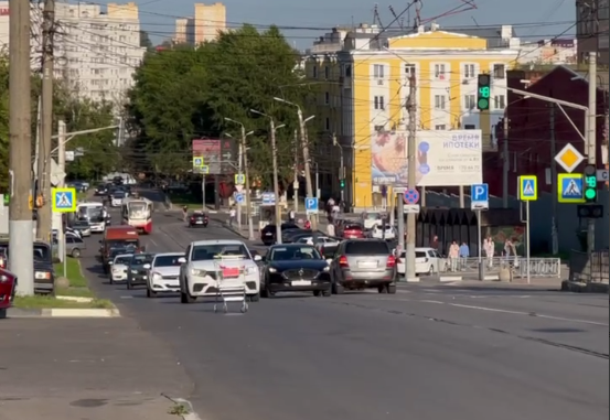 Убежавшая тележка из супермаркета осложнила дорожную обстановку на улице Максима Горького в Туле