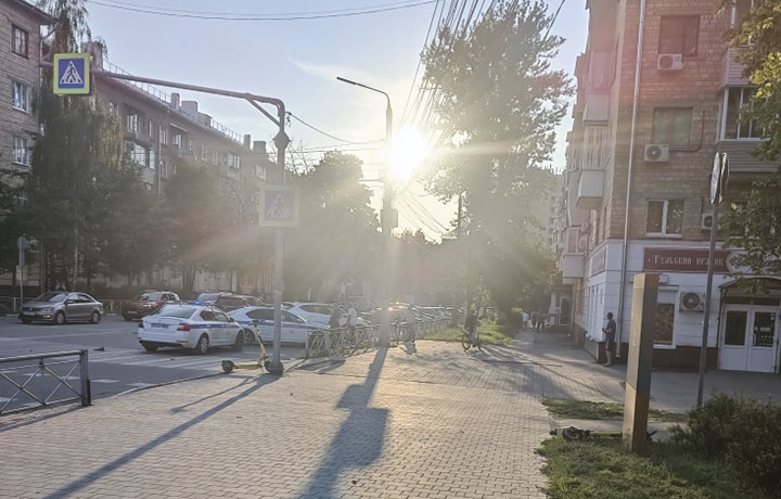 16-летний подросток на электросамокате столкнулся с иномаркой в Туле