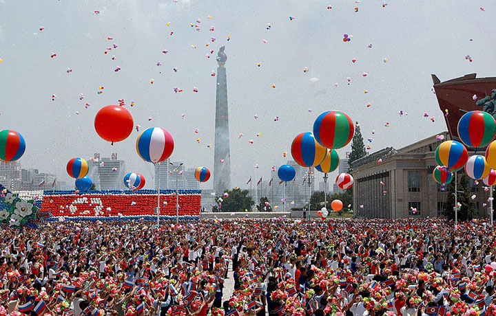 На концерте в Пхеньяне корейская певица исполнила хит SHAMANа "Встанем"