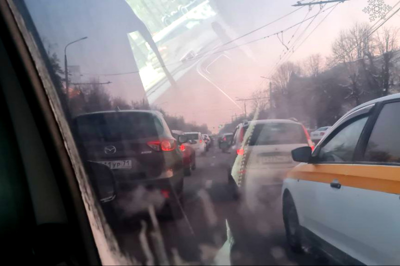 Утром 22 февраля на проспекте Ленина в Туле образовались пробки