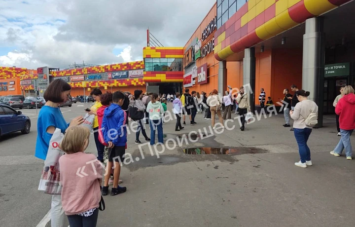 Причиной эвакуации посетителей из ТРЦ «Макси» в Туле стало ложное срабатывание АПС