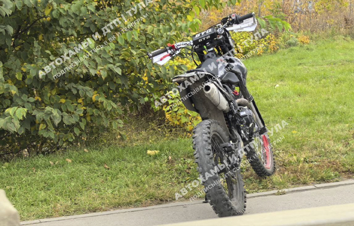 В Туле водитель на питбайке сбил женщину, когда уезжал от ДПС