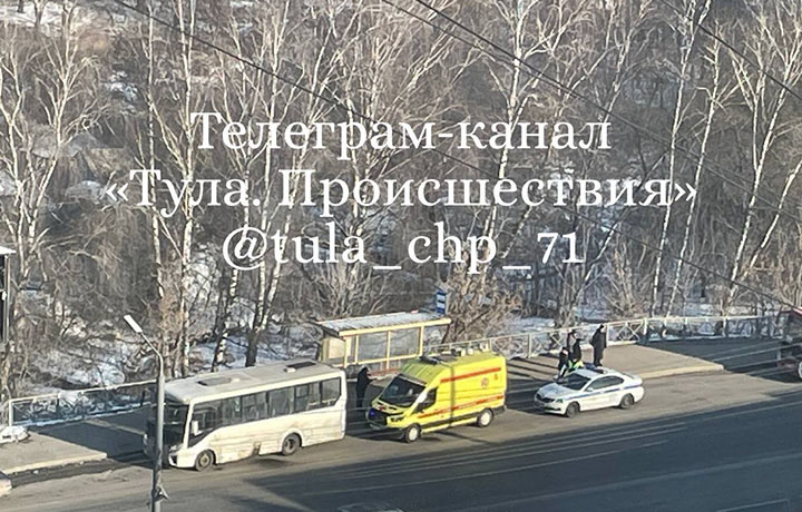 Автобус чуть не перевернулся в результате экстренного торможения на улице Рязанской в Туле