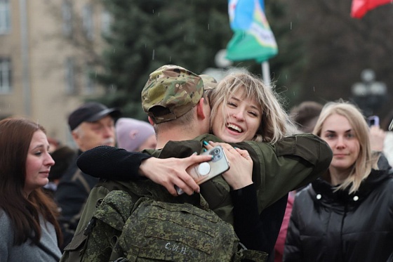 На площади Победы в Туле встретили участников СВО, приехавших домой в отпуск