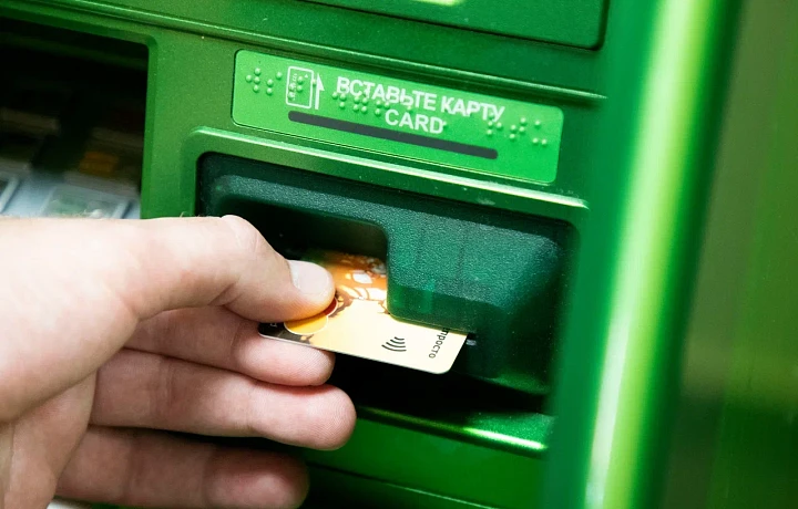 Узловчанин украл деньги с потерянной пенсионеркой банковской карты