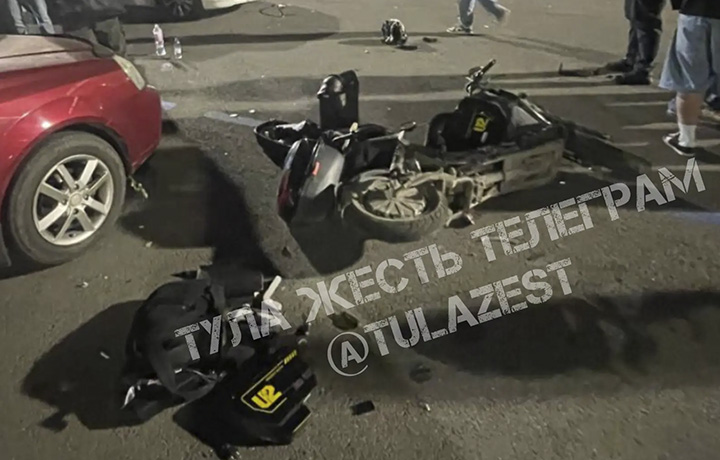 Девушка на скутере пострадала в аварии на площади Ленина в Туле