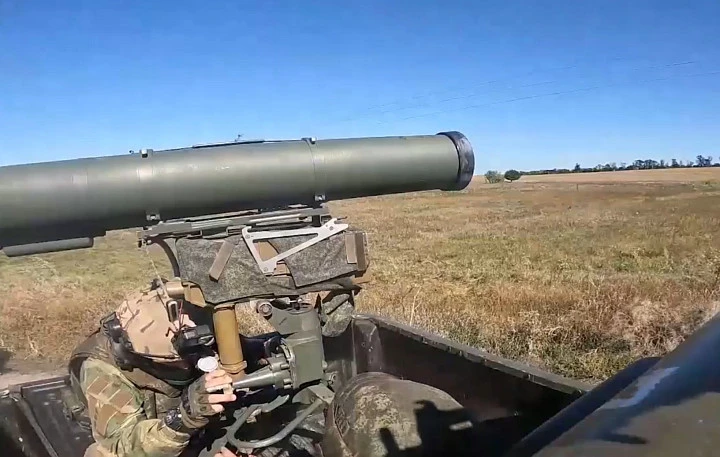 Тульский расчёт ПТРК «Корнет» ведёт огонь по пунктам украинских войск на Авдеевском направлении