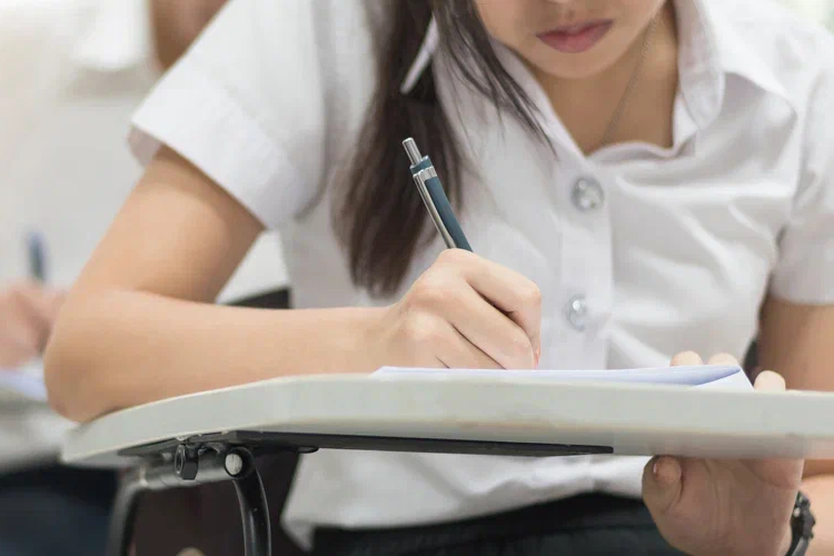 В России утвердили госстандарт школьной формы | ТСН24