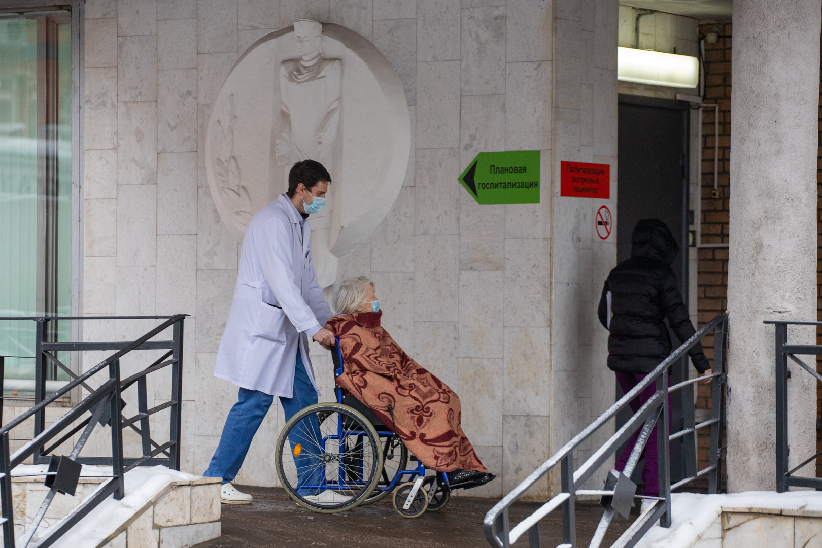 Тульским анестезиологам и офтальмологам предлагают зарплату в 70 тысяч рублей