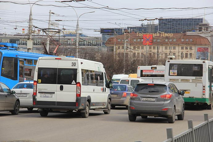 В Туле Пролетарский округ встал в пробке
