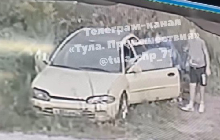 Компания подростков разгромила четыре машины на улице Марата в Туле