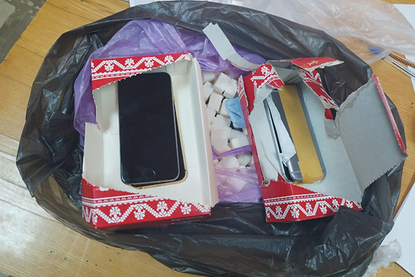 Тульские сотрудники ИК №4 обнаружили телефоны в посылке