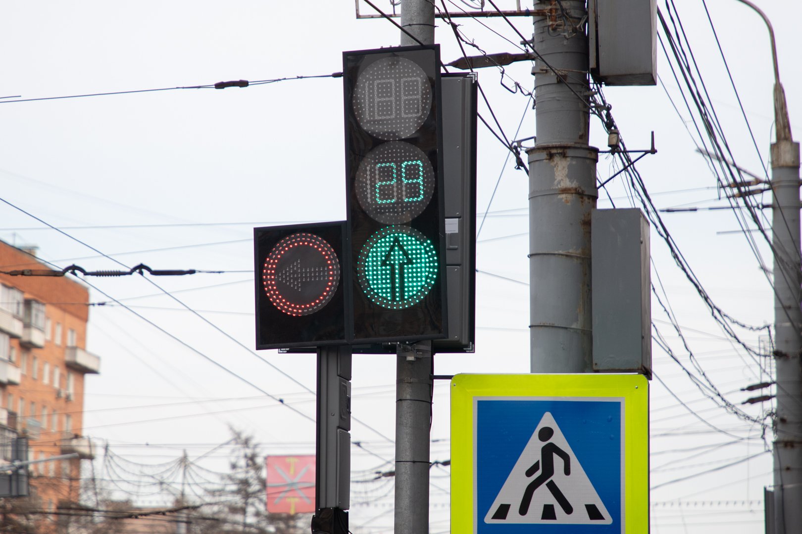 26 июня на пересечении проспекта Ленина и улицы Жаворонкова временно отключат светофор