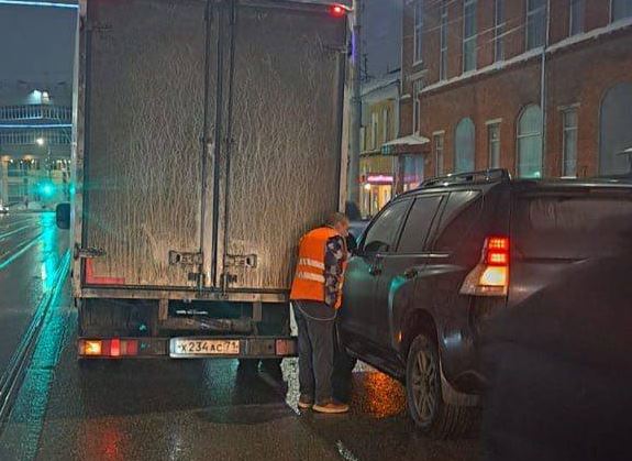 Из-за ДТП с грузовиком и иномаркой в Туле на Советской собралась пробка