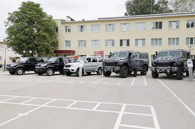 Губернатор Тульской области вручил награды и передал новые автомобили сотрудникам Росгвардии и 106-й воздушно-десантной дивизии