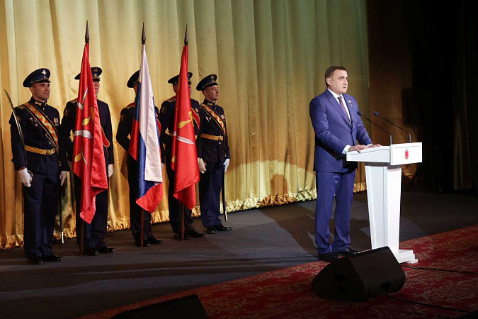 Алексей Дюмин в преддверии Дня города наградил участников спецоперации на Украине