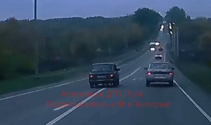 В Новомосковске водитель несколько раз выехал на встречную полосу через сплошную линию