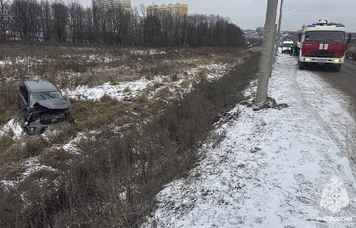 Двое взрослых и трое детей пострадали в ДТП на Калужском шоссе в Туле