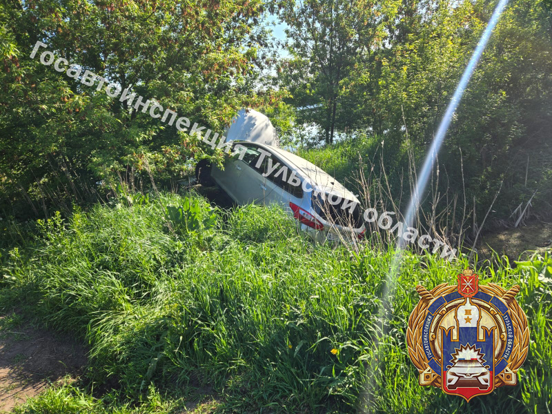 Водителя и пассажира иномарки госпитализировали после ДТП в Узловском районе