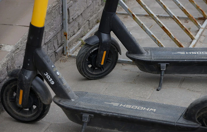 В Госдуме предложили ограничить скорость электросамокатов в пешеходных зонах