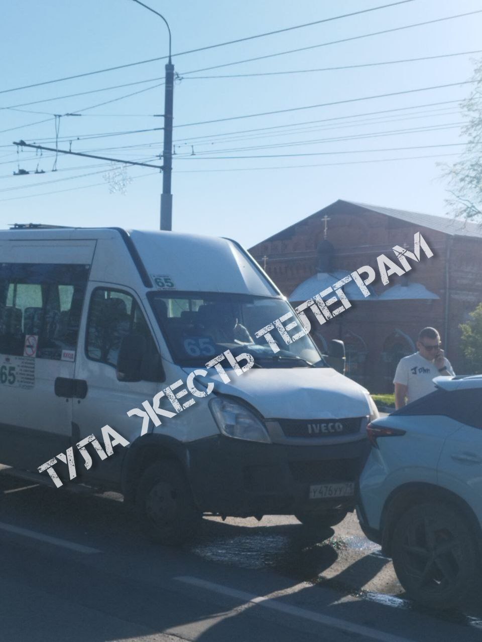 Маршрутка врезалась в OMODA на улице Пролетарской в Туле: среди пассажиров есть пострадавшие