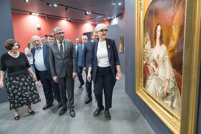 Проект "Ее величество женщина" представил Русский музей в Туле