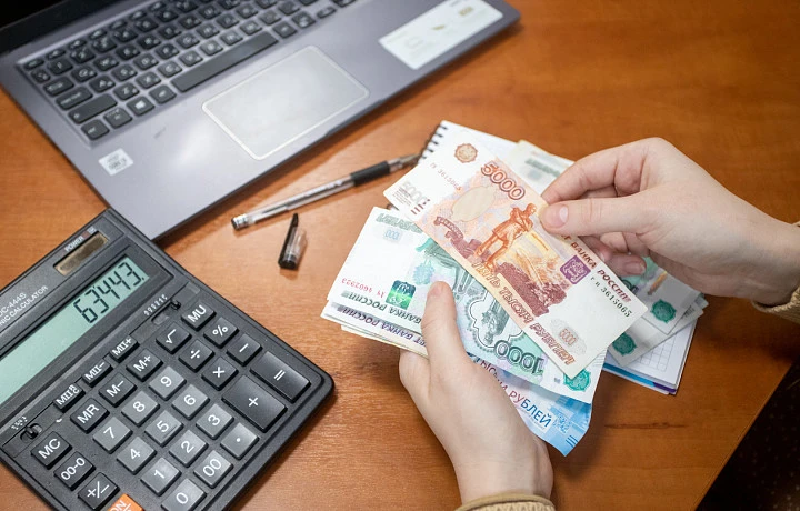 Российские держатели вкладов свыше 1,6 миллиона рублей заплатят новый налог