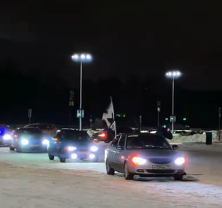 В Туле на площадке около ТРЦ «Макси» выстроилась «Автоёлка»