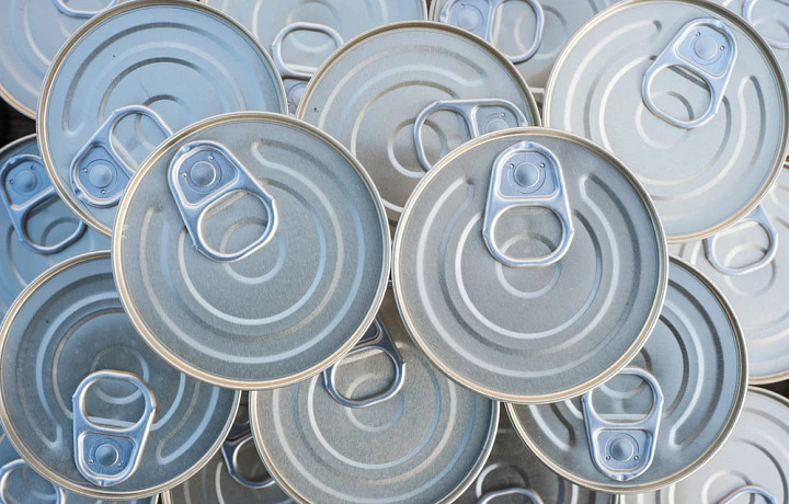 Тульскому предпринимателю выдали предостережение за продажу опасных рыбных консерв