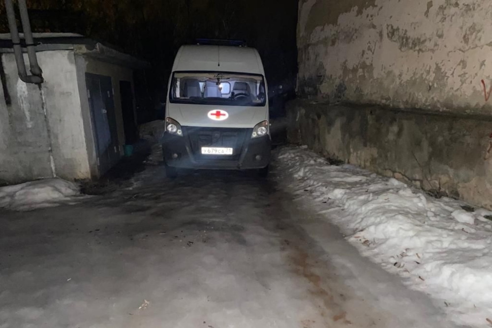 В Щекинском районе автомобиль скорой помощи застрял на скользком подъеме