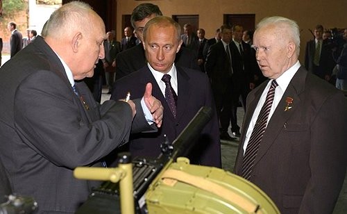 Путин в Туле: архивные кадры 2003, 2009 и 2014 годов