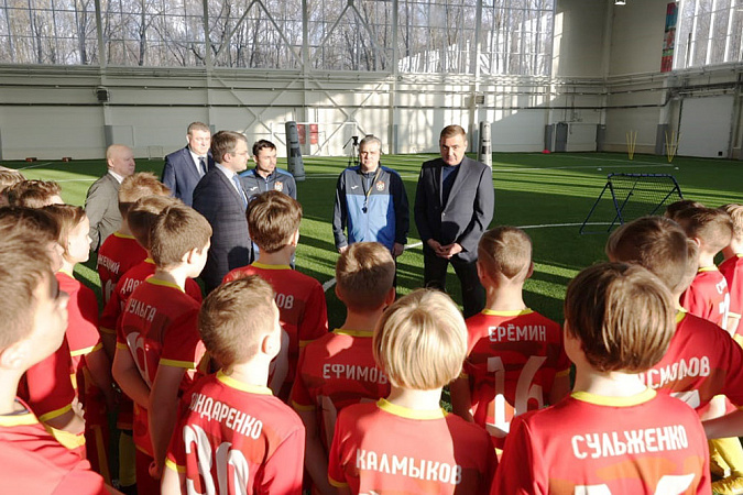 Губернатор Алексей Дюмин посетил футбольный манеж и строящийся спорткомплекс в Туле